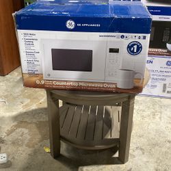 GE 0.9 Cu. Ft. Capacity Microwave Oven  3 PCS $127