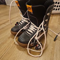 Vans Women's Snowboarding Boots Size 9