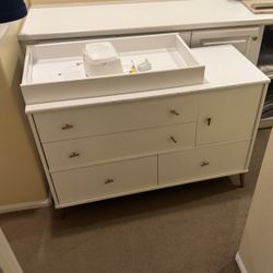Dresser And Baby Changing Table 