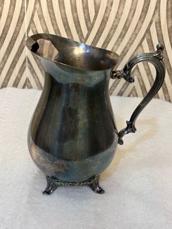 Vintage https://offerup.com/redirect/?o=Vy5Sb2dlcnM= silverplated ornate Victorian water pitcher