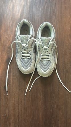 New Balance 725 Sneakers