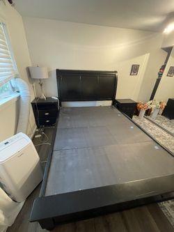 Quality Queen Bedframe With Storage