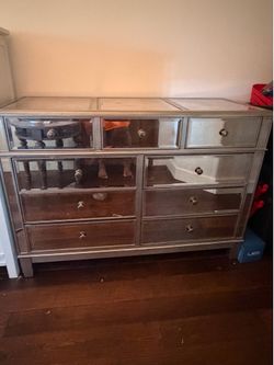 Mirrored 8 Drawer Dresser