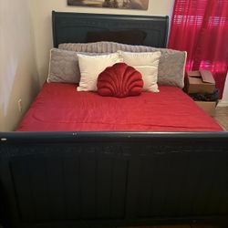  Queen  Bedroom Set 