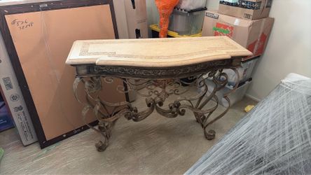 Stone top decorative metal entry piece