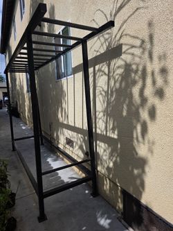Metal monkey bars