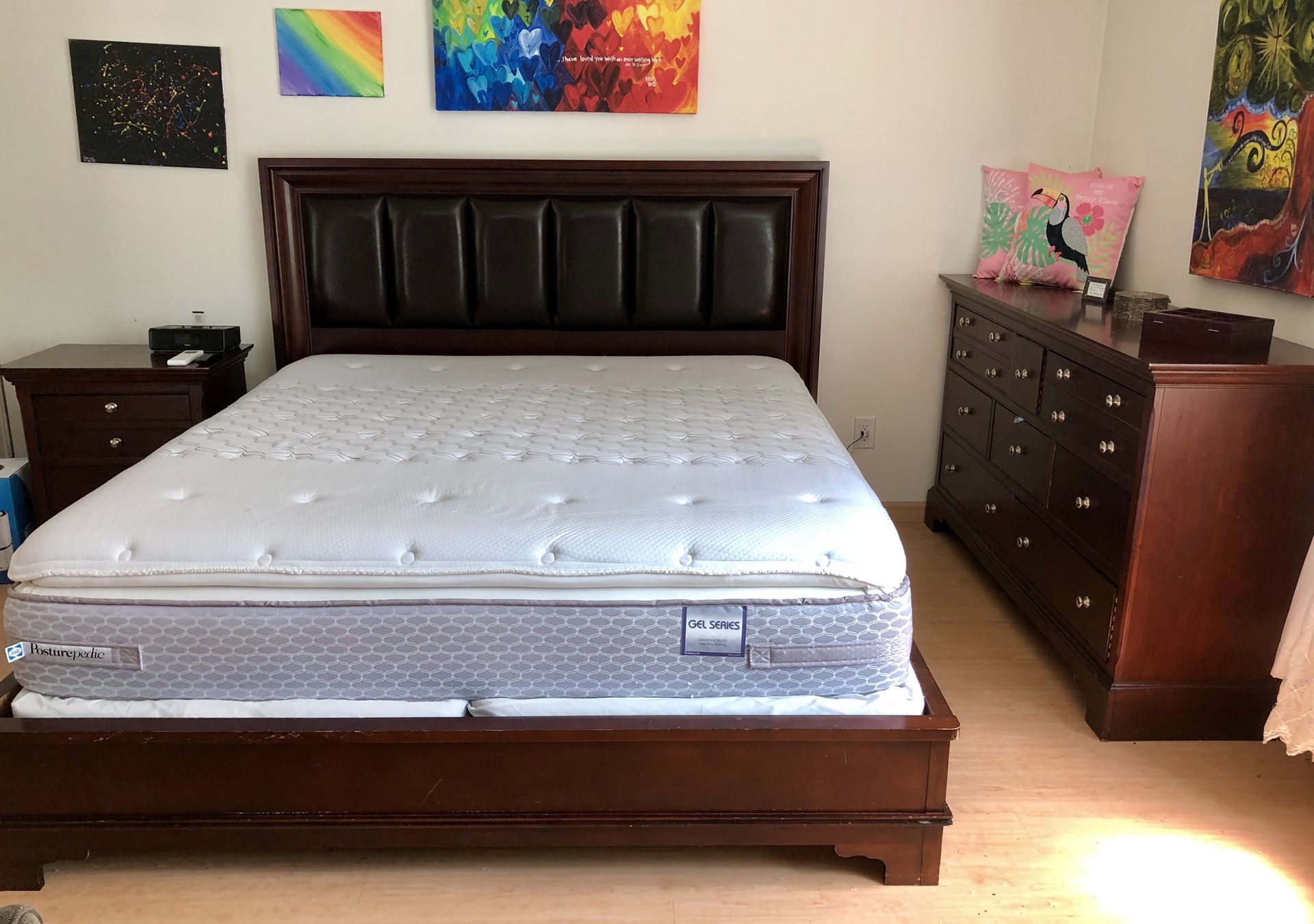 Macy’s Cal King bed and mattress for Sale in Lynnwood, WA OfferUp