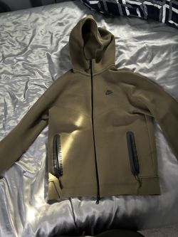 Medium green nike tech