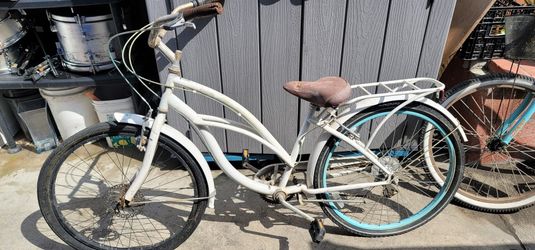 7 Speed Schwinn Beach Cruiser 