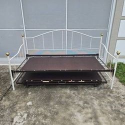 Twin Daybed With Pop-up Trundle Bed 