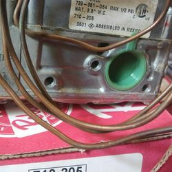 Robertshaw 710-205 Low-Profile Hydraulic Snap Action Gas Valve