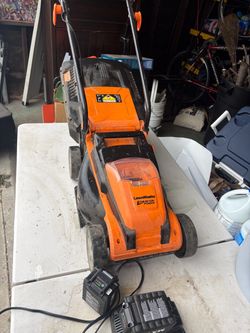 Electric lawnmower