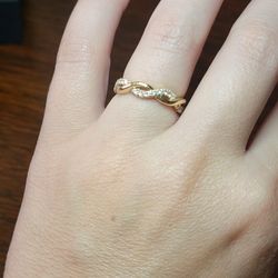 1/5 ct tw Round-cut 14K  Gold - THE LEO DIAMOND RING