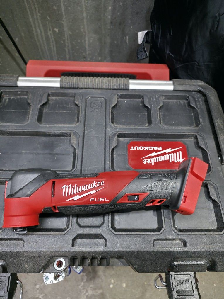 Milwaukee M18 MULTI-TOOL OSCILLATING