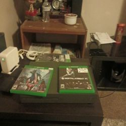 Xbox S One Withe 3 Games And A Battery Chargers  $125