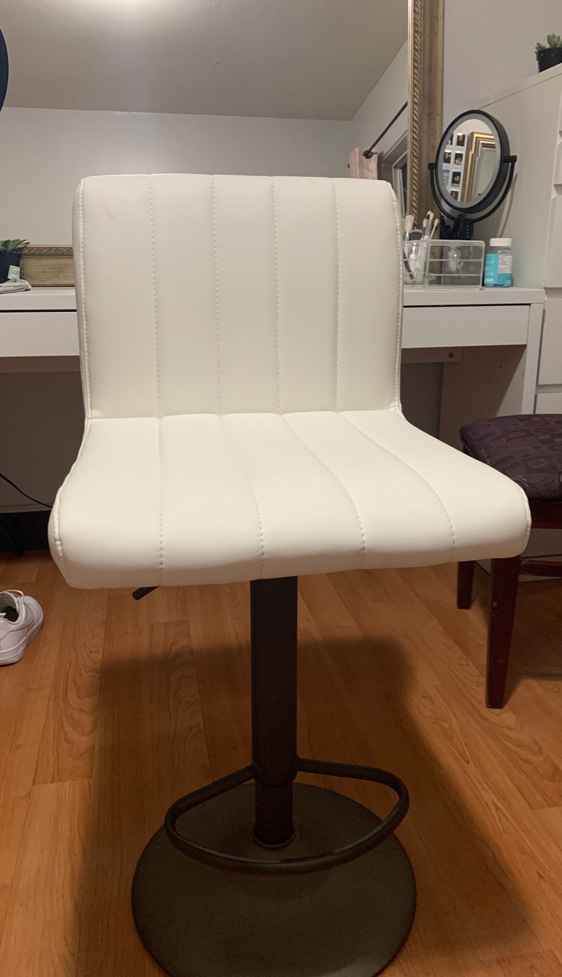 High chair/ vanity chair