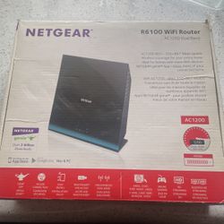 Netgear R6100 Wifi Router 