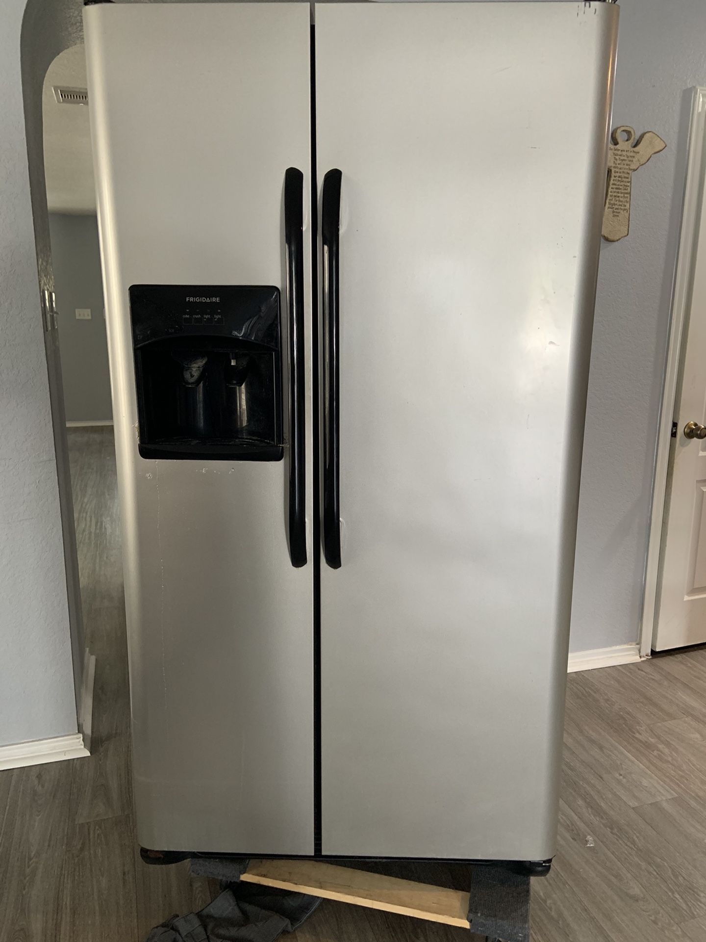 Frigidaire with ice maker and water dispenser