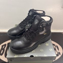 Men’s Skechers 10.5 (Slip Resistant)