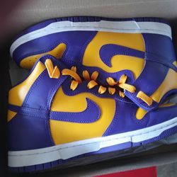 Women's Nikes Size 9