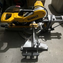 DeWalt Dual Bevel Saw