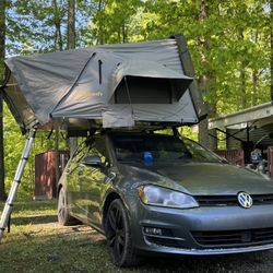 Outnests Hard shell Rooftop Tent