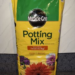 Miracle-Gro Potting Mix Grows Plants Twice As Big! 2 cu ft (like new, just opened) (didn’t use)