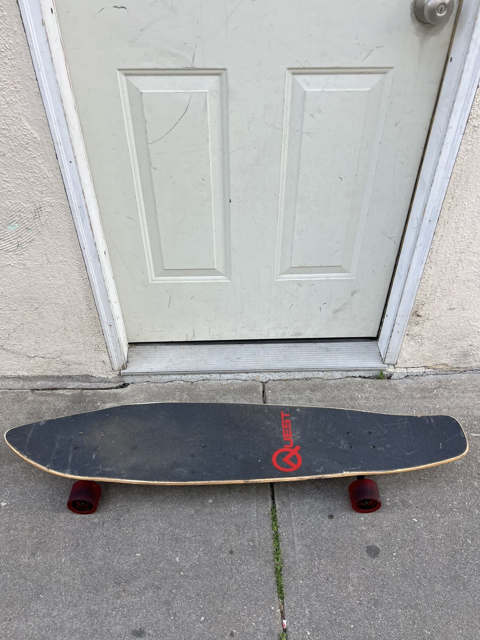 QUEST SKATEBOARD