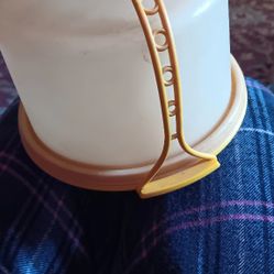 Tupperware Toys Cake Holder