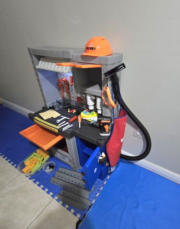 Toy Tool Bench Deluxe Workshop (Step2)