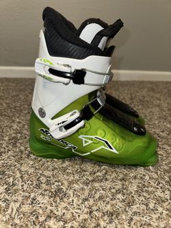 Nordica Team 2 junior ski boots 220–235 Mondo Size 22.0 to 23.5 275mm