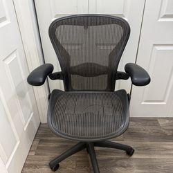Herman Miller Aeron ( SIZE B ) FULLY LOADED !!