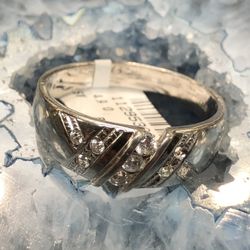 .925 Silver Ring W/ Cz Stones 