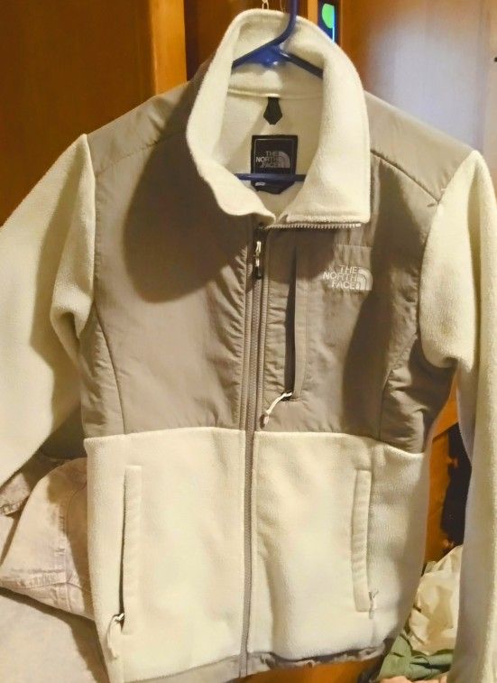 North Face Denali Fleece Women's Jacket . Never Worn