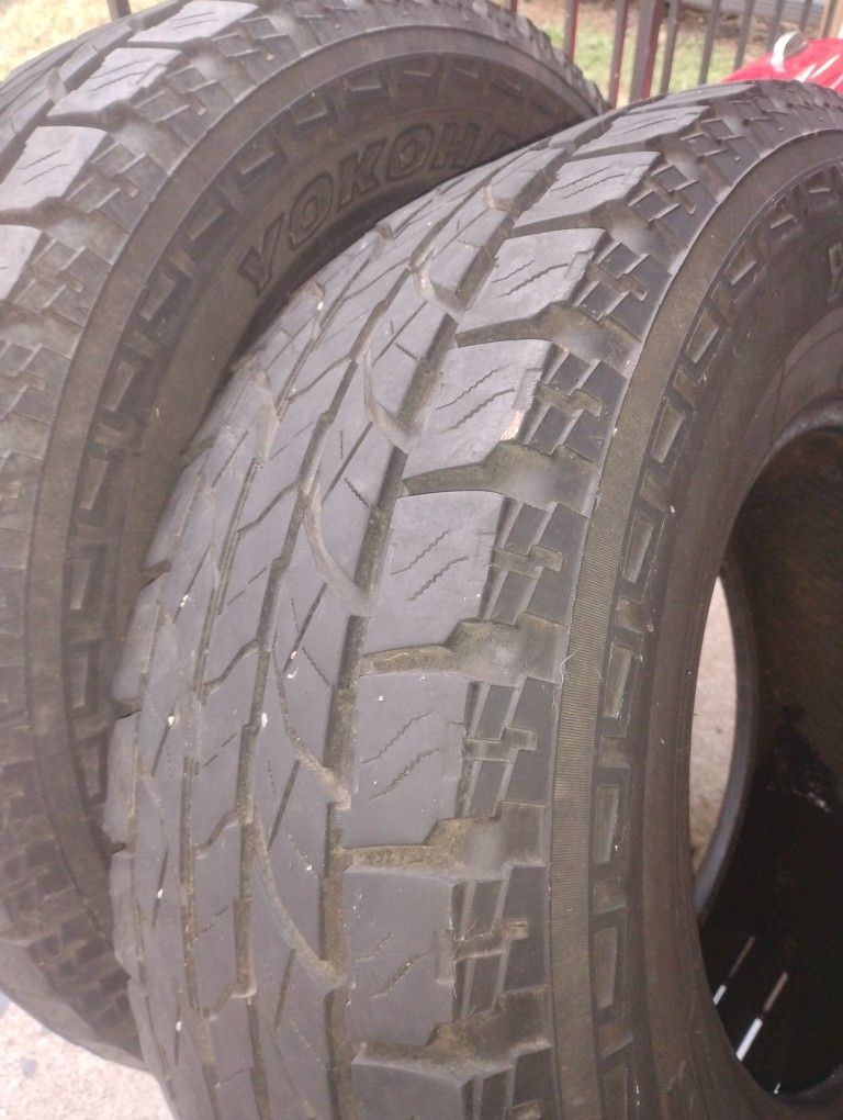 Set (2) Yokohama Geolandar 315/70/R17 Tires