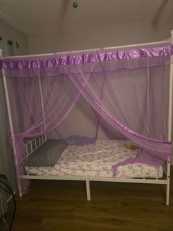 Twin canopy bed