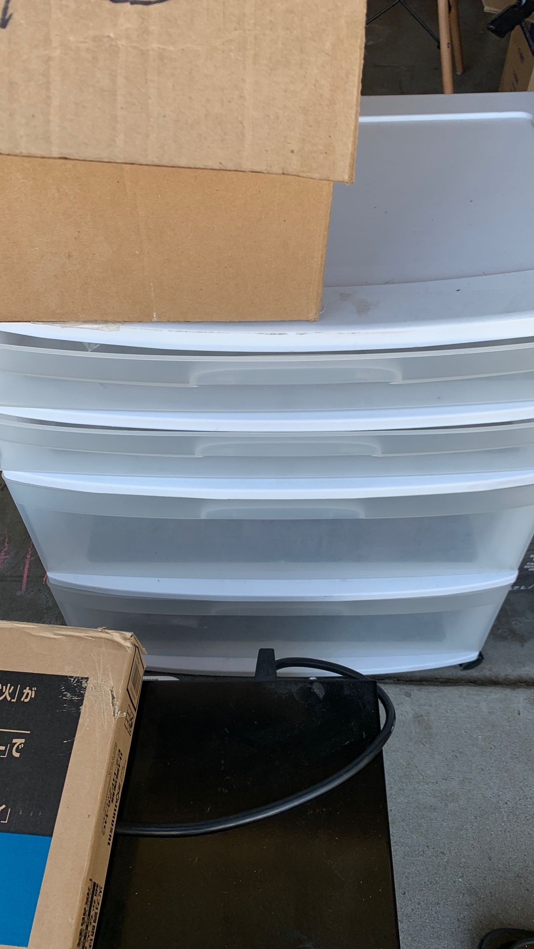 Plastic drawer unit