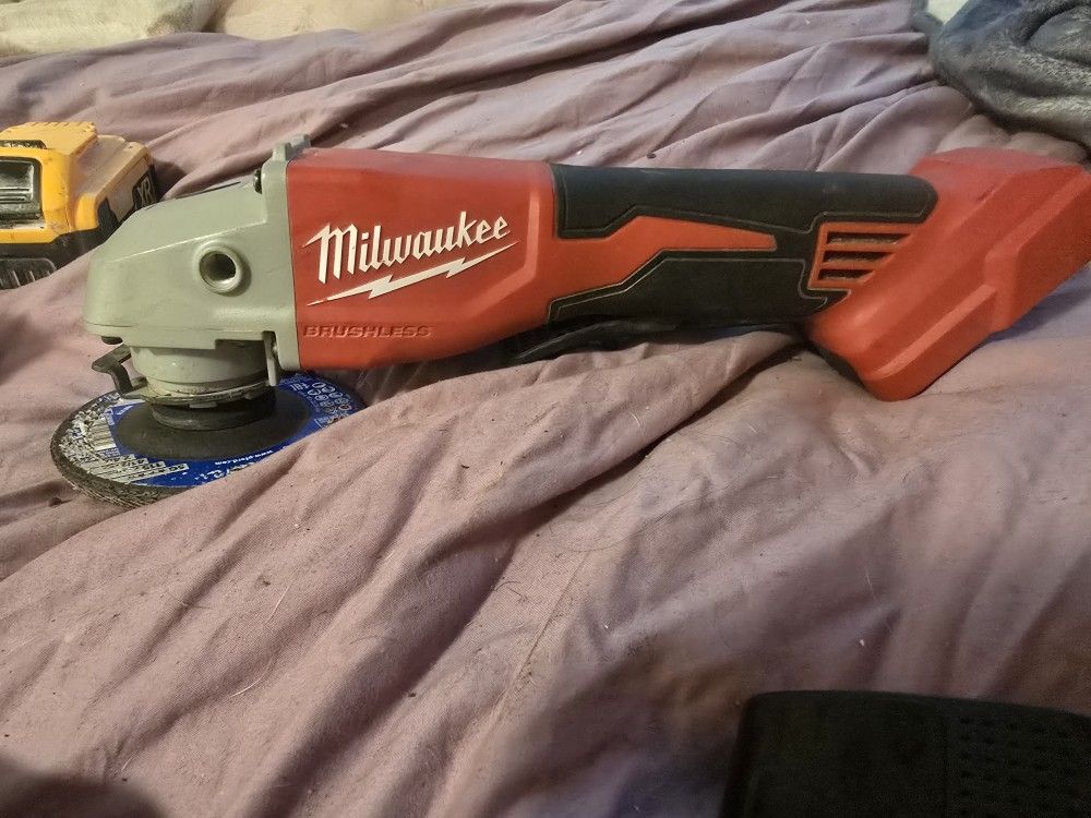 Milwaukee Fuel Cordless M18 Grinder