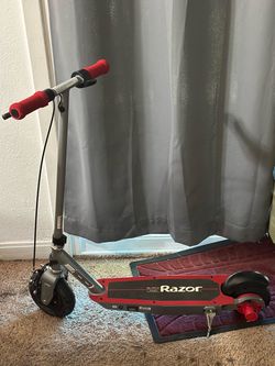 Razor E100 Electric Scooter – Needs Repair + comes with Charger