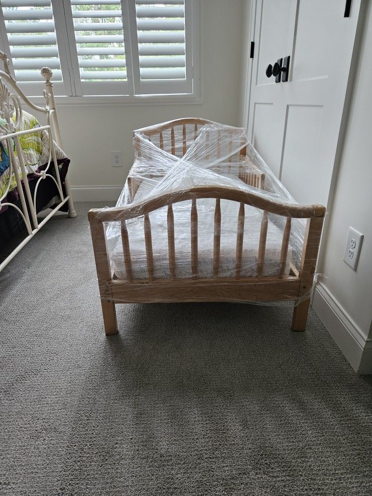 Solid Wood Childs Bed. Poplar,light Wood With Mattress. In Great Shape. Very Sturdy.$50