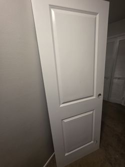 Door it is like new but there is a crack at the bottom