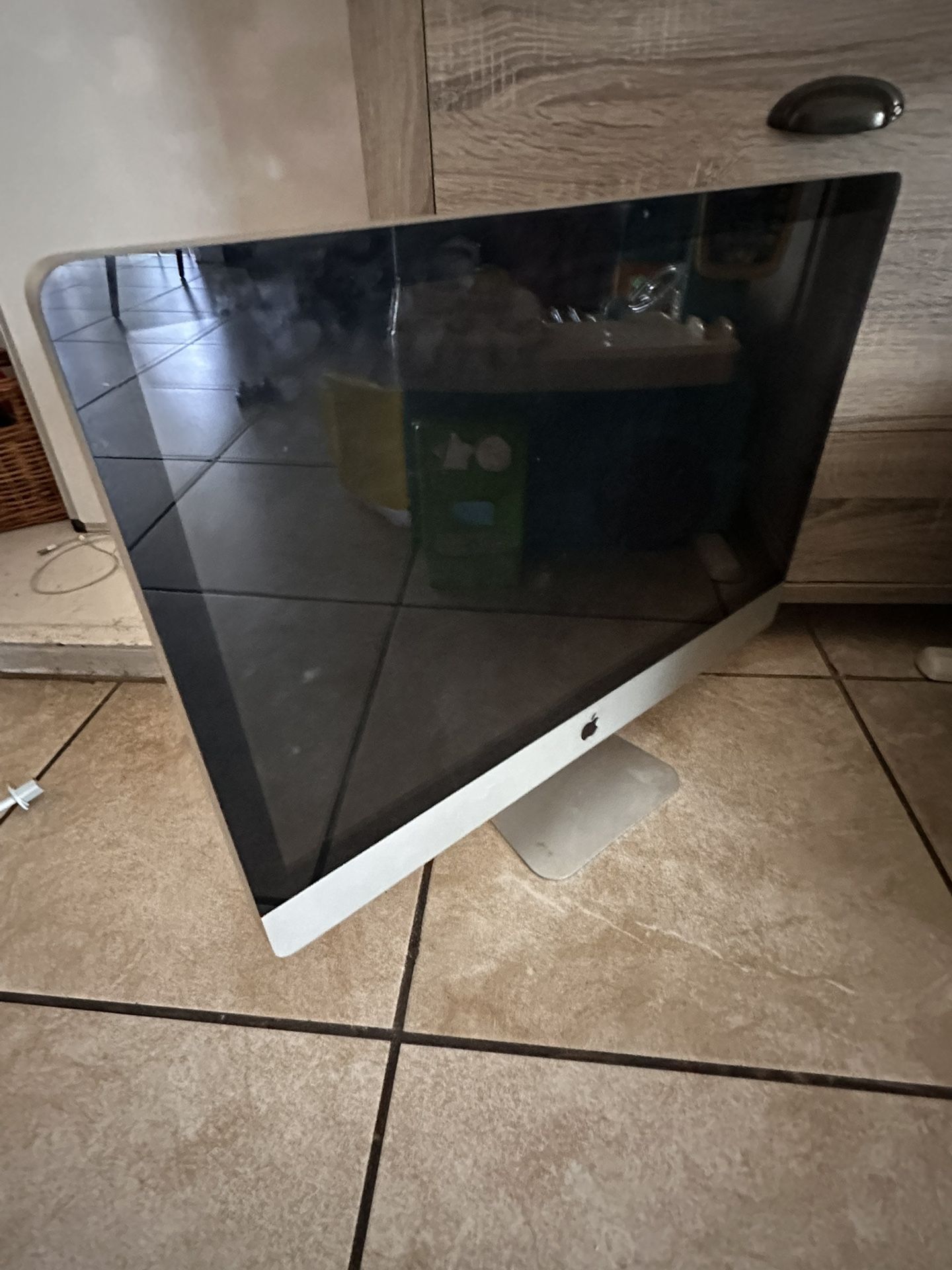 iMac For Parts It’s Looks Like 2009