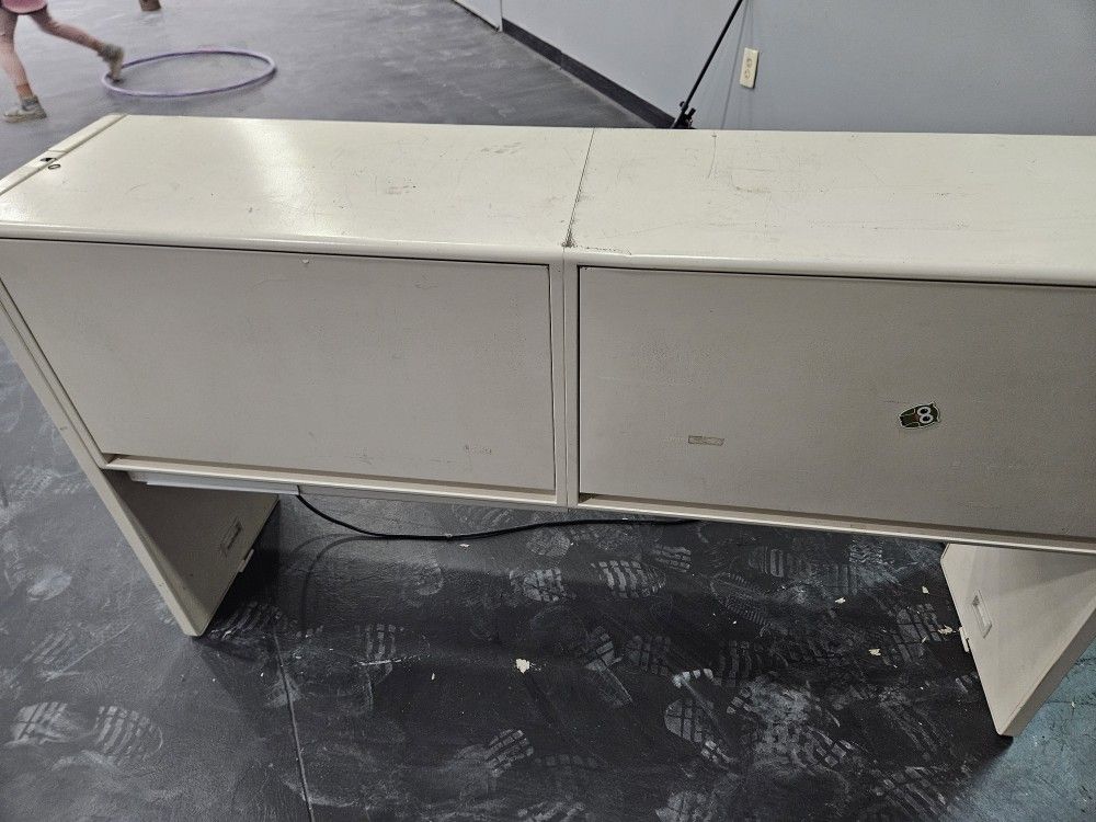 Free wall desk