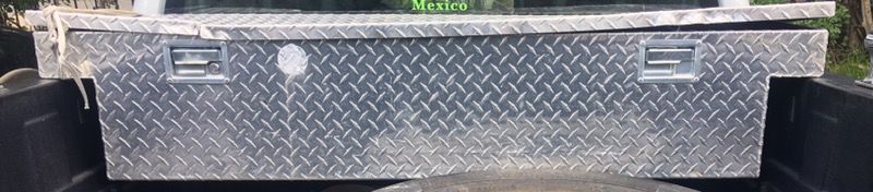 Truck tool box