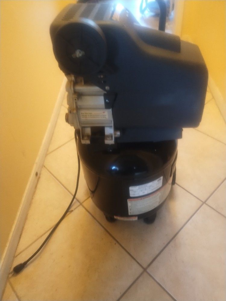 Brute 10 Gallon, 125 Psi, Air Compressor 