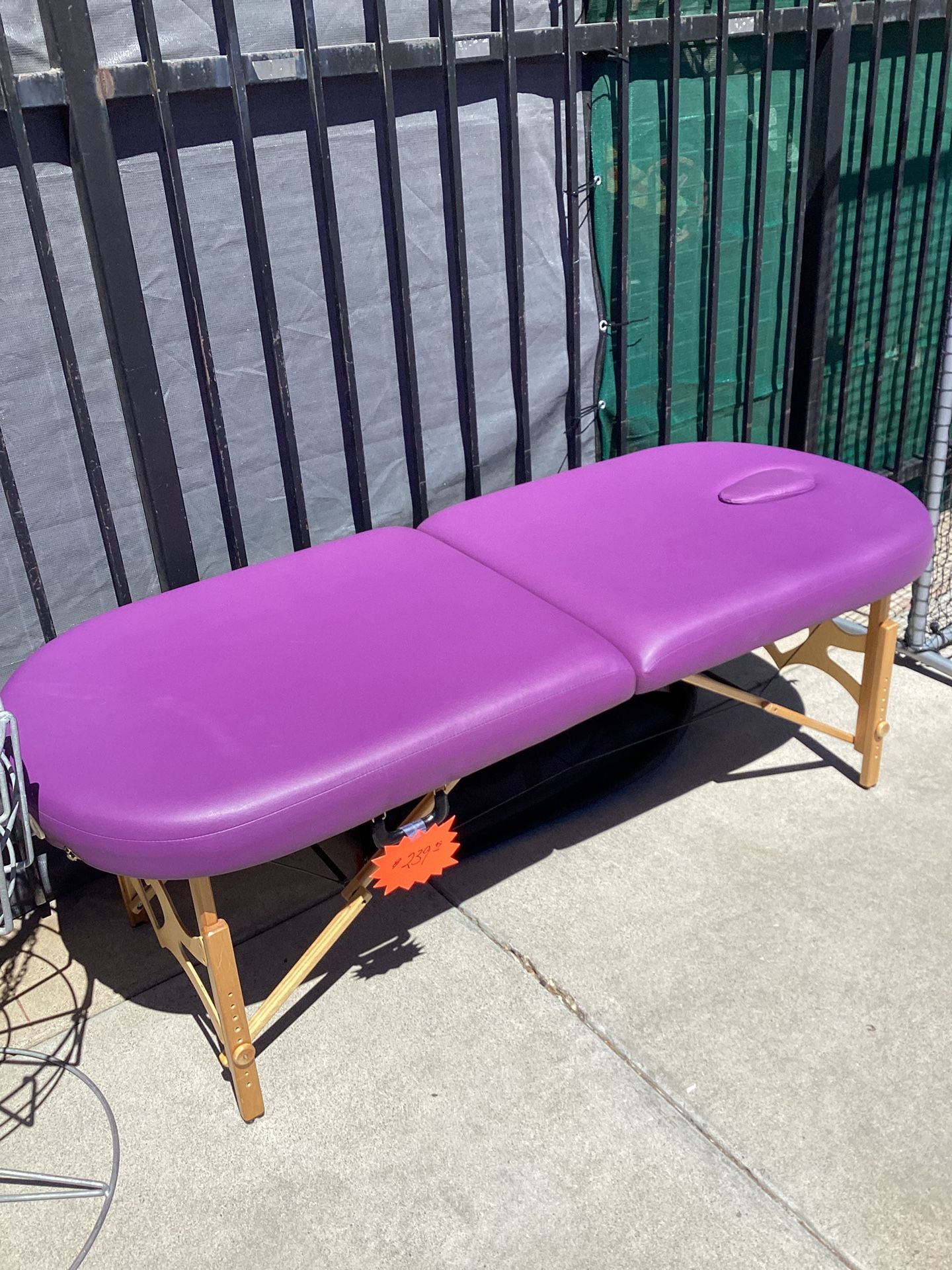 Used Creative Touch Oval Folding Massage Table (READ DESCRIPTION)
