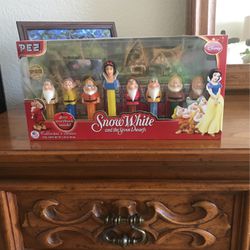 Snow White & Dwarfs Ltd Edit. Pez Dispensers 