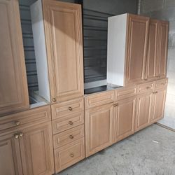 Kitchen Cabinets In Good Condition 