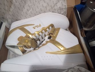 Women's FILA SIZE 9.