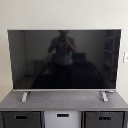 Toshiba 4K 43” TV